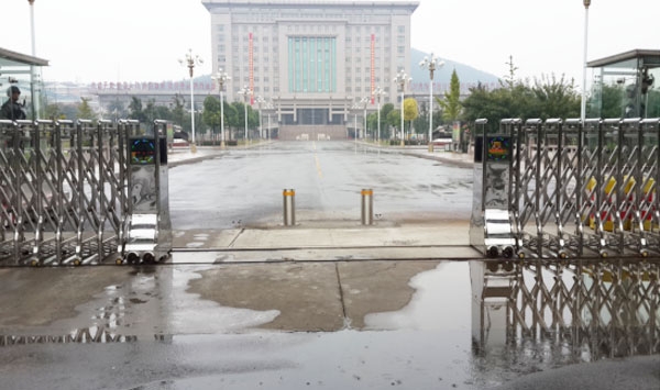 中国人民解放军X集团军驻地营区反恐液压升降柱